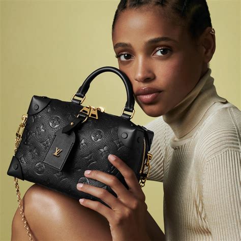 louis vuitton customer service jobs.